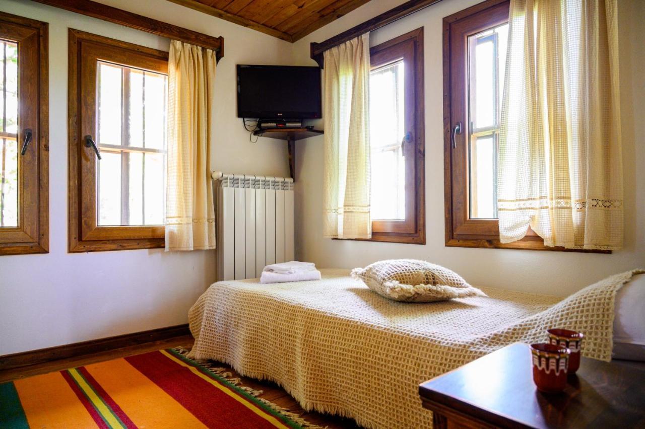Guest Houses "Zlatna Oresha - Complex" Zheravna ภายนอก รูปภาพ