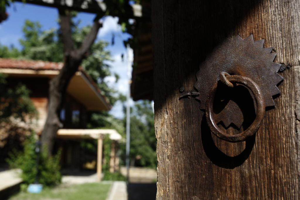 Guest Houses "Zlatna Oresha - Complex" Zheravna ภายนอก รูปภาพ